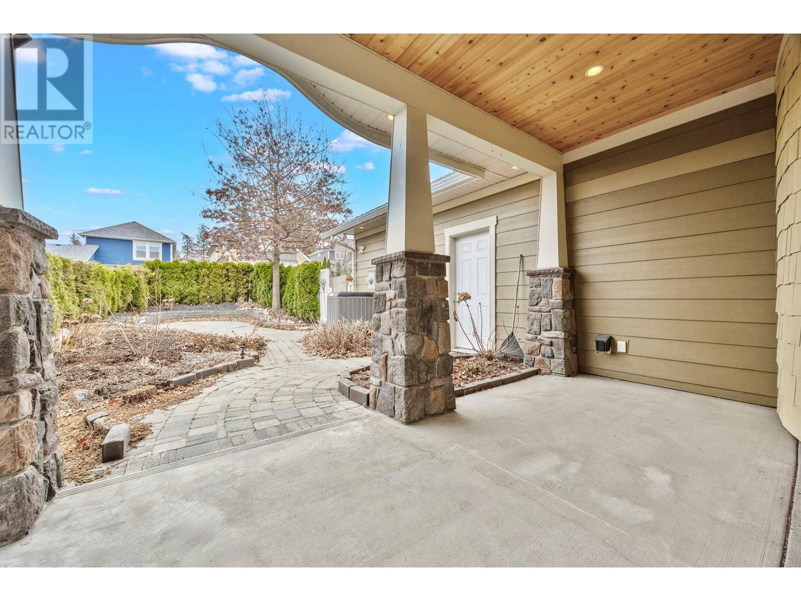 KELOWNA, British Columbia, V1W 4L5, CA, 4 Bedrooms Bedrooms, ,3 BathroomsBathrooms,Residential,For Sale,1837139