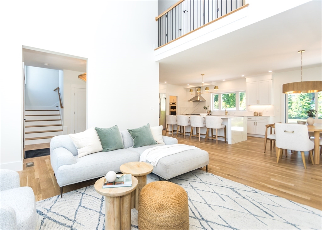 Waltham, Massachusetts, 02452, United States, 6 Bedrooms Bedrooms, ,4 BathroomsBathrooms,Residential,For Sale,1891361