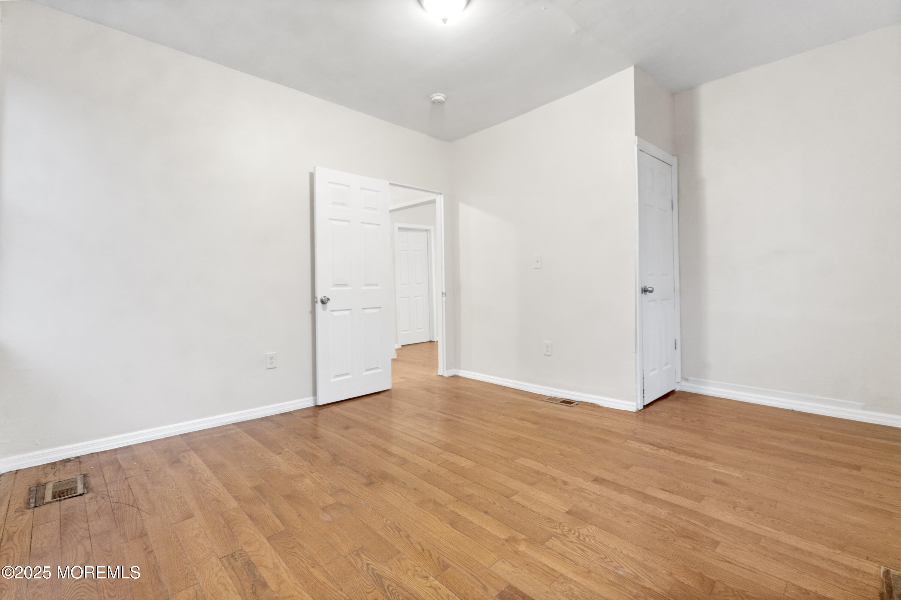 Newark, New Jersey, 07112, United States, 5 Bedrooms Bedrooms, ,2 BathroomsBathrooms,Residential,For Sale,1985719