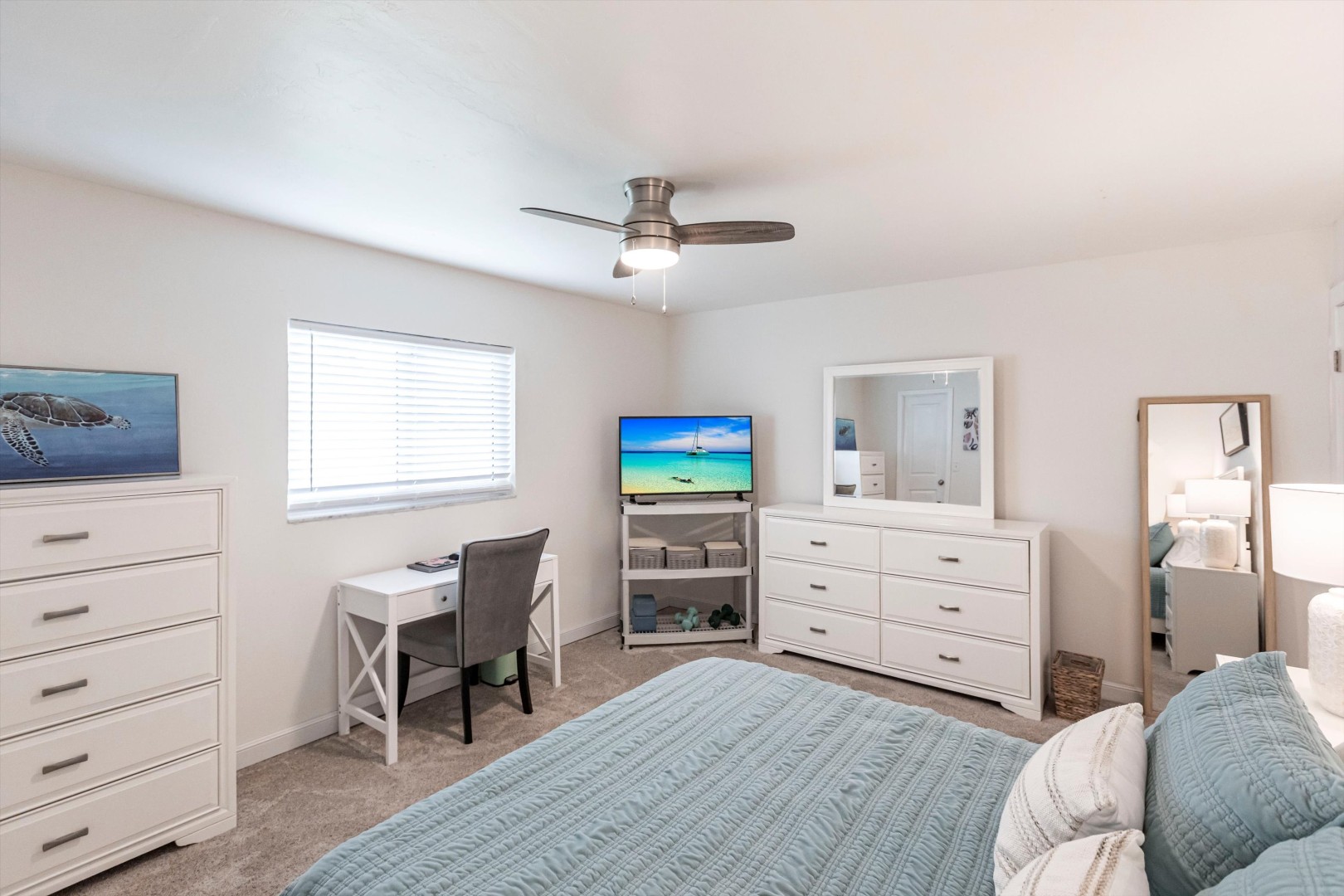 Fort Myers, Florida, 33919, United States, 3 Bedrooms Bedrooms, ,2 BathroomsBathrooms,Residential,For Sale,1935078