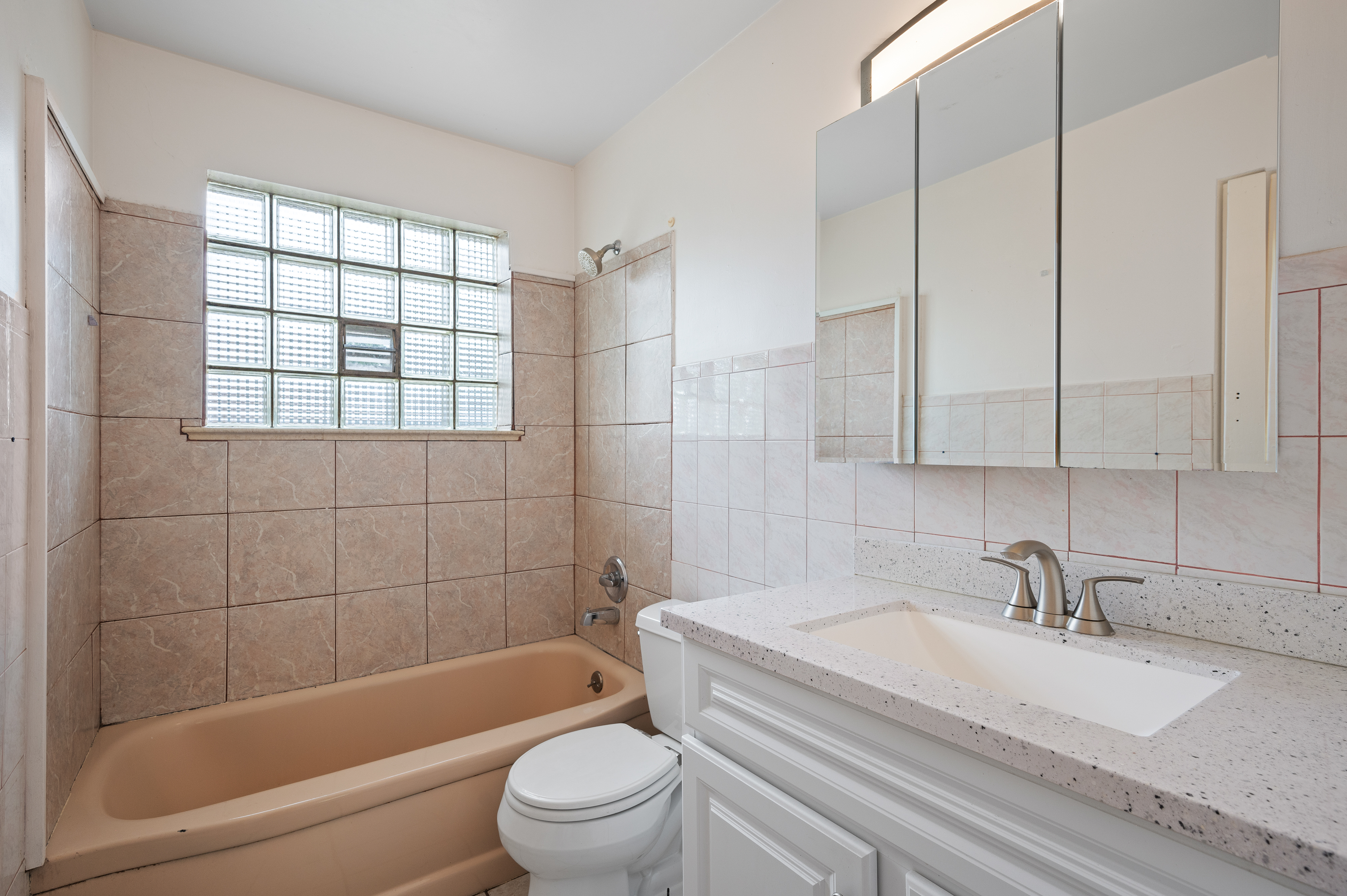  Charming Up/Down Duplex In Beloved Sunnyside - 物件實景