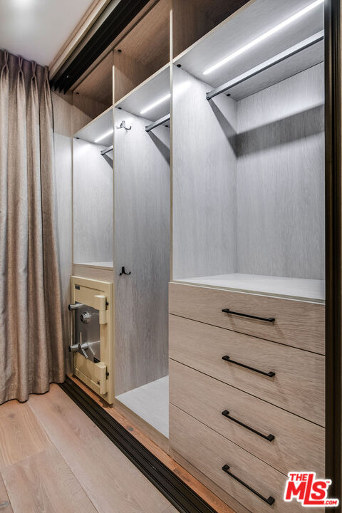 Beverly Hills, California, 90210, United States, 1 Bedroom Bedrooms, ,2 BathroomsBathrooms,Residential,For Sale,1902812