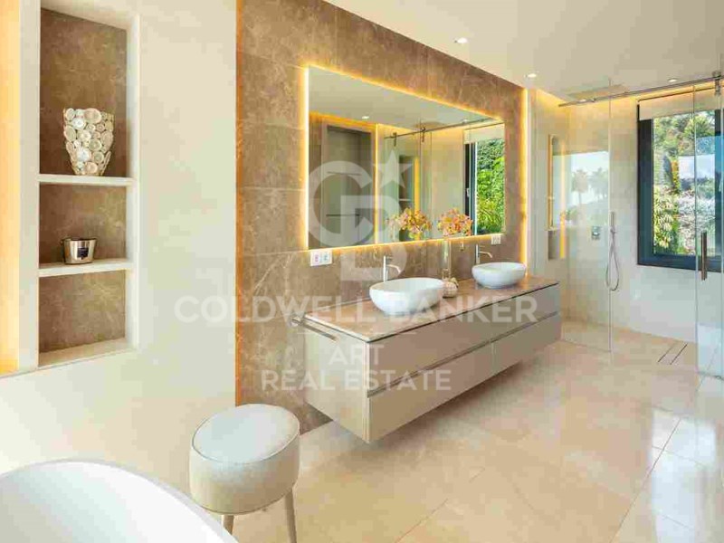 Marbella, Andalusia, ES, 6 Bedrooms Bedrooms, ,6 BathroomsBathrooms,Residential,For Sale,1818640