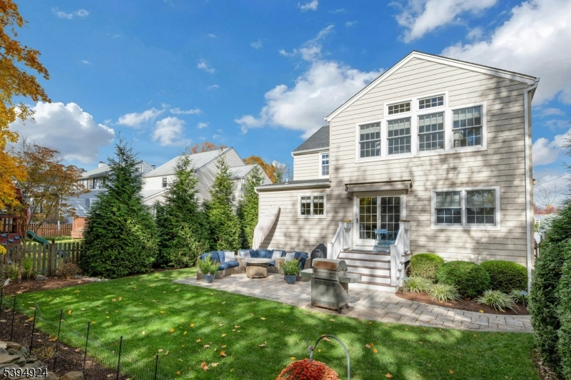 Verona Twp., New Jersey, 07044, United States, 4 Bedrooms Bedrooms, ,3 BathroomsBathrooms,Residential,For Sale,1992064