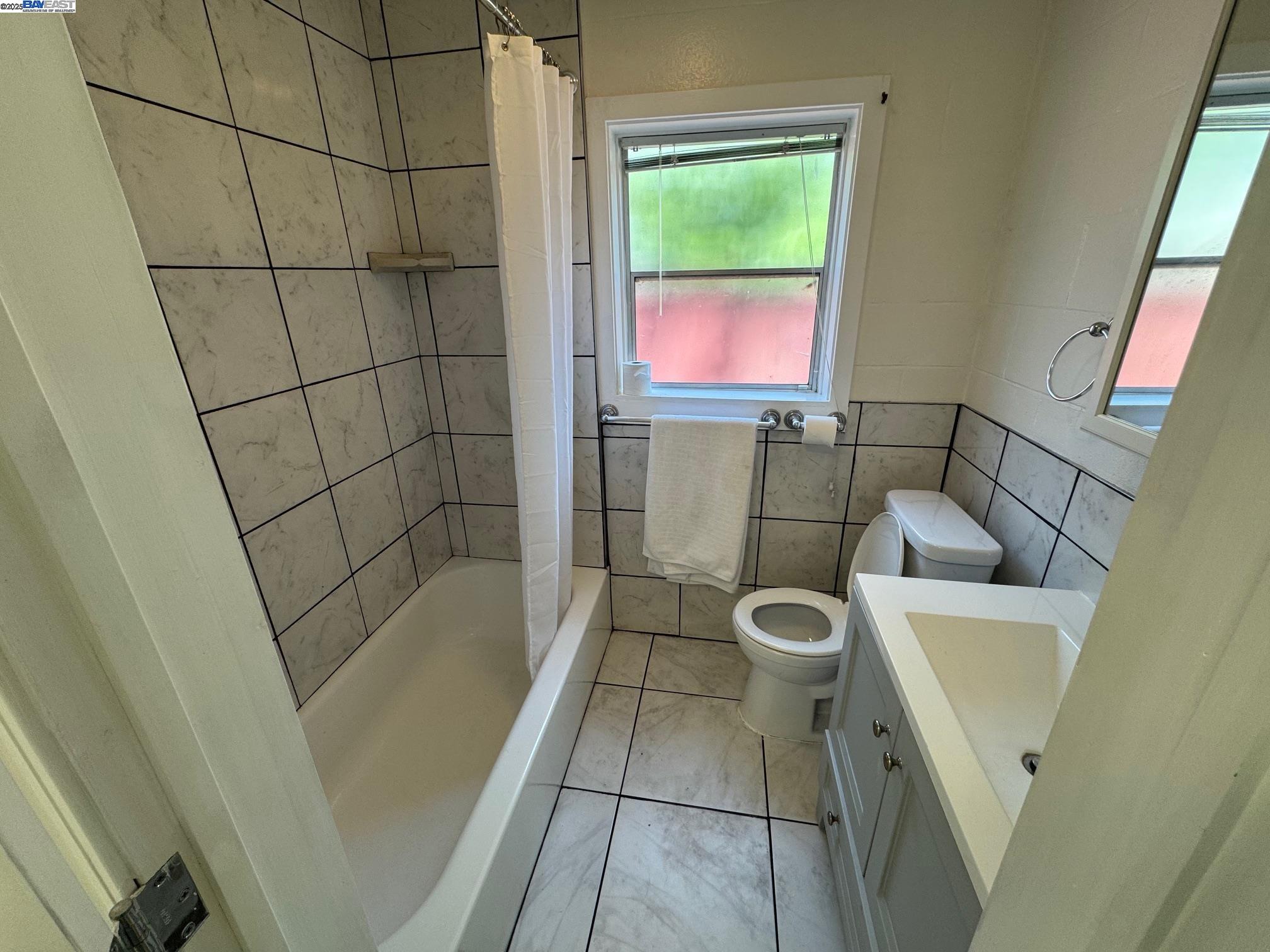 Fremont, California, 94536, United States, 2 Bedrooms Bedrooms, ,1 BathroomBathrooms,Residential,For Sale,1906886