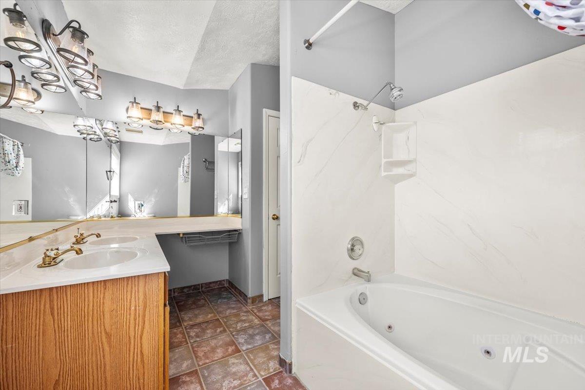 Caldwell, Idaho, 83605, United States, 4 Bedrooms Bedrooms, ,3 BathroomsBathrooms,Residential,For Sale,1938152