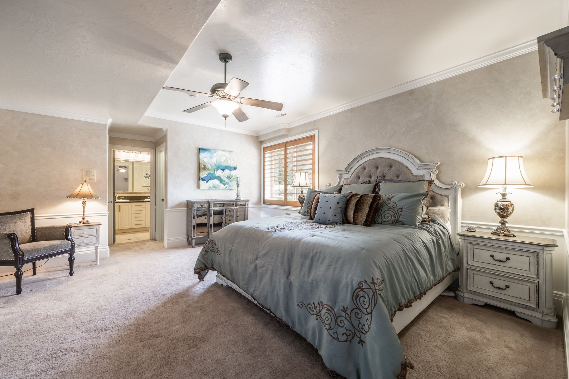  Stately Gated-Community Estate on Nearly Half an Acre: Vaulted Ceilings, Valley - 物件實景