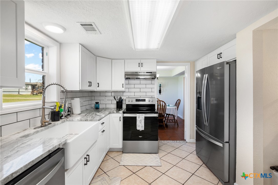 Hallettsville, Texas, 77964, United States, 4 Bedrooms Bedrooms, ,2 BathroomsBathrooms,Residential,For Sale,1848225