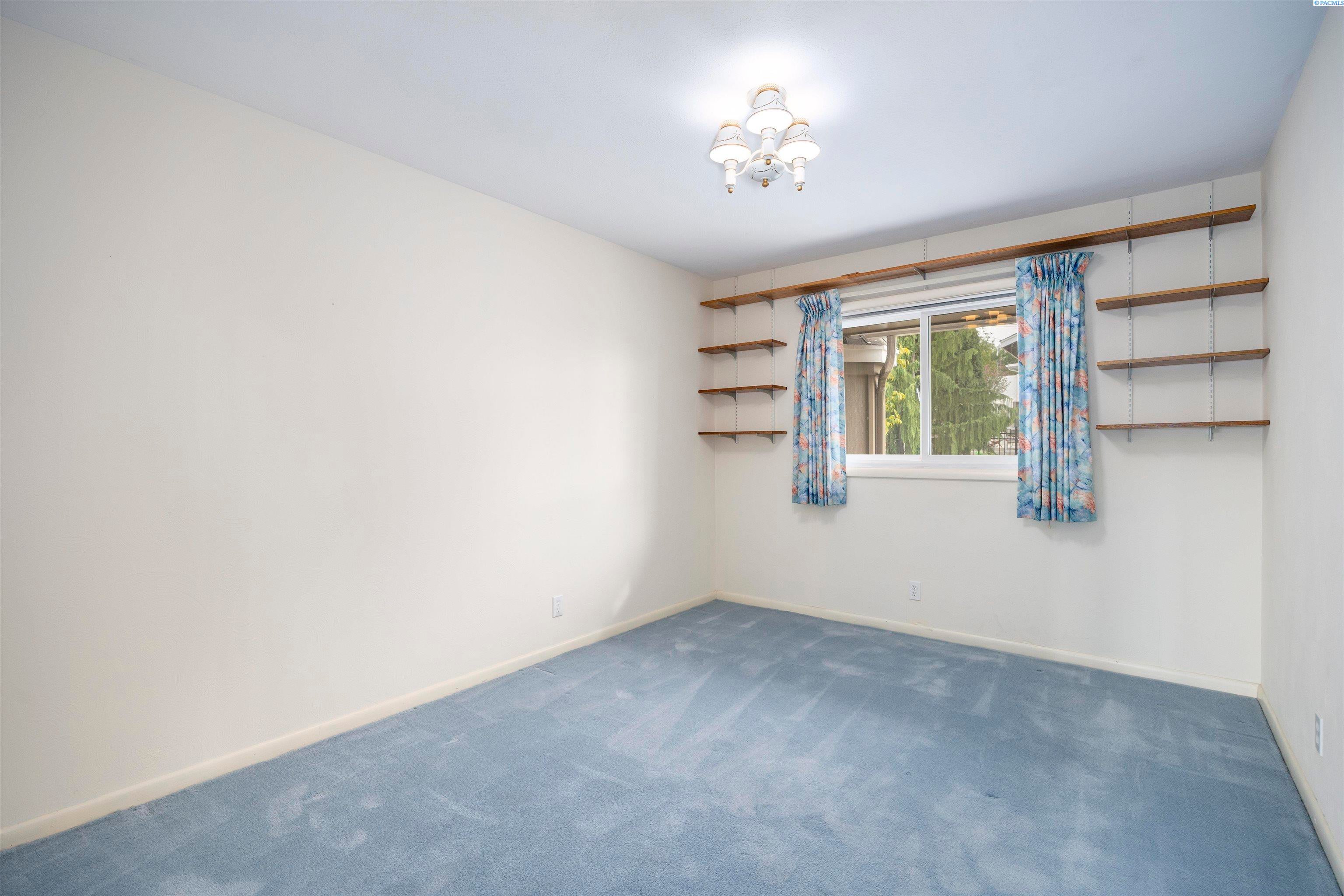 Sunnyside, Washington, 98944, United States, 3 Bedrooms Bedrooms, ,3 BathroomsBathrooms,Residential,For Sale,1973800