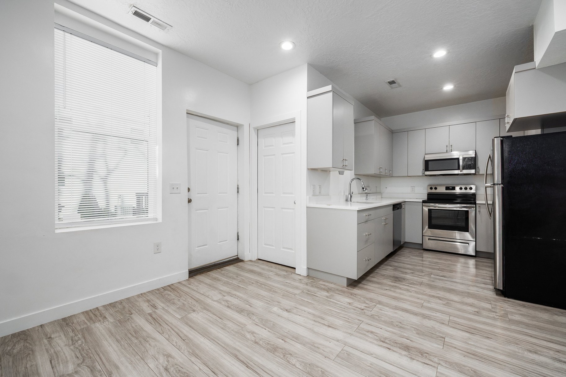  Turn-Key Liberty Park Fourplex  Strong & Consistent Rental Income - 物件實景