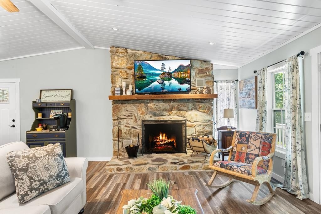 Murphy, North Carolina, 28906, United States, 2 Bedrooms Bedrooms, ,2 BathroomsBathrooms,Residential,For Sale,1976149