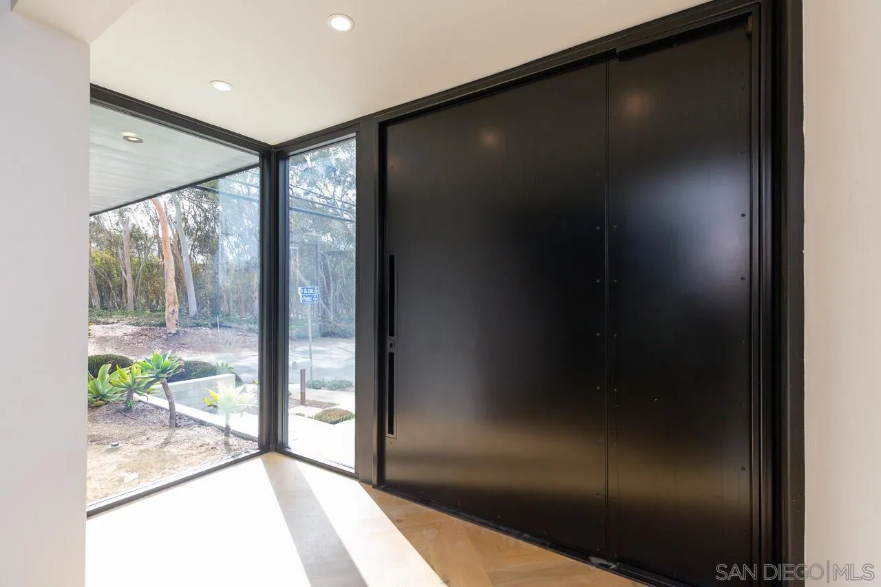 La Jolla, California, 92037, United States, 4 Bedrooms Bedrooms, ,3 BathroomsBathrooms,Residential,For Sale,1992074