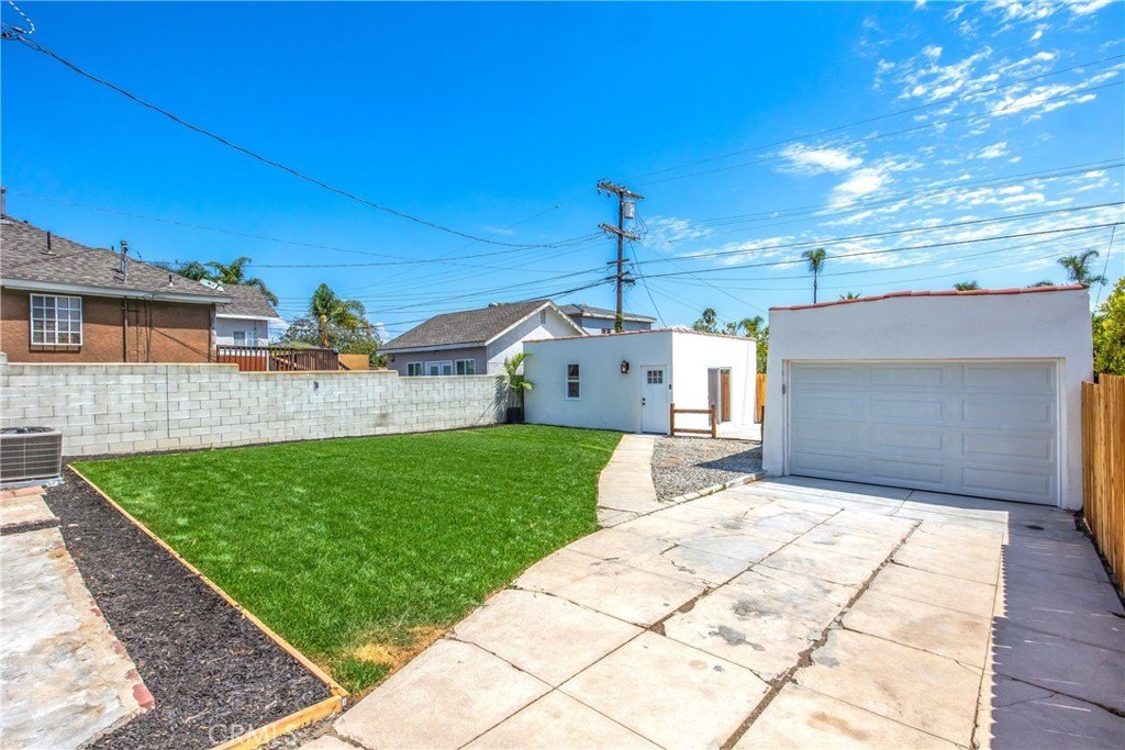 Los Angeles, California, 90043, United States, 3 Bedrooms Bedrooms, ,2 BathroomsBathrooms,Residential,For Sale,1986157