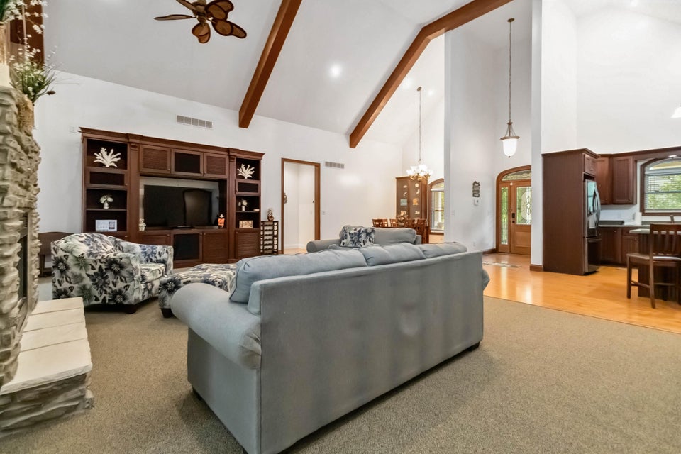 Burnside, Kentucky, 42519, United States, 5 Bedrooms Bedrooms, ,4 BathroomsBathrooms,Residential,For Sale,1978974