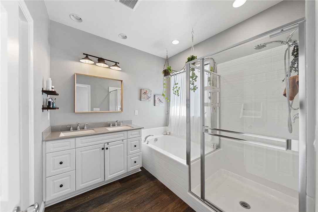 Murrieta, California, 92563, United States, 3 Bedrooms Bedrooms, ,2 BathroomsBathrooms,Residential,For Sale,1987315