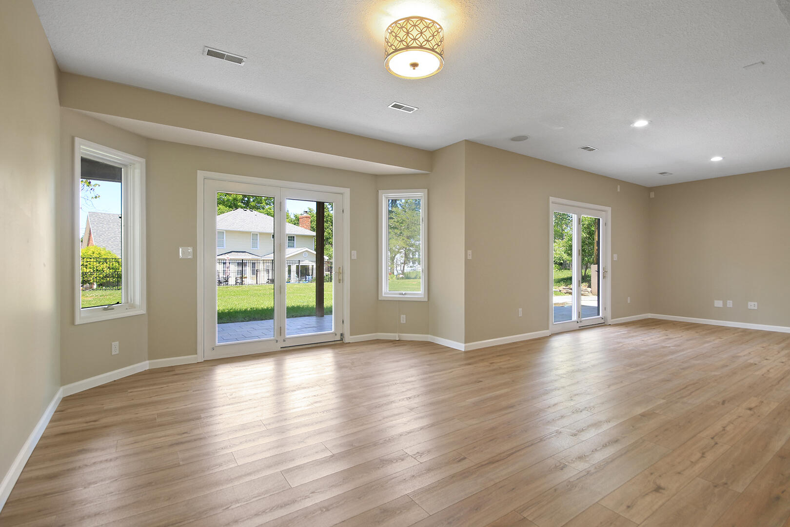 COLUMBIA, Missouri, 65203, United States, 5 Bedrooms Bedrooms, ,4 BathroomsBathrooms,Residential,For Sale,1934961