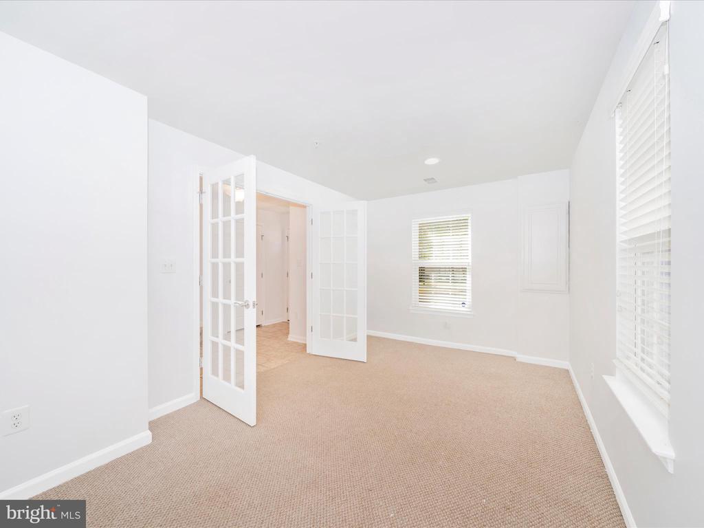 Greenbelt, Maryland, 20770, United States, 3 Bedrooms Bedrooms, ,4 BathroomsBathrooms,Residential,For Sale,1981928