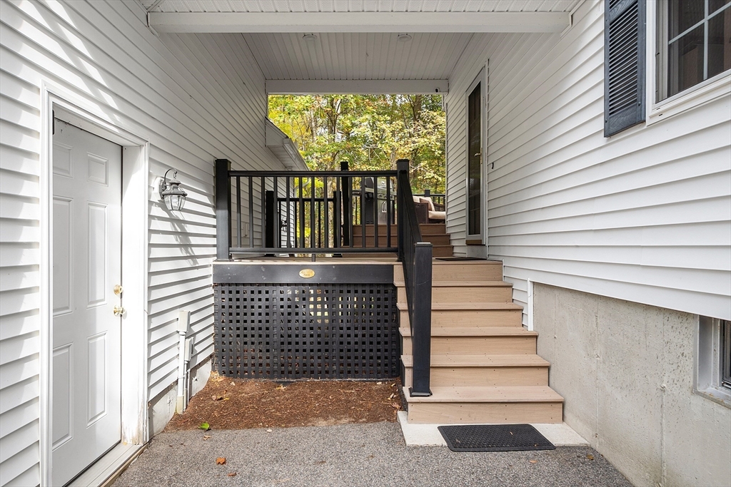 Dracut, Massachusetts, 01826, United States, 3 Bedrooms Bedrooms, ,2 BathroomsBathrooms,Residential,For Sale,1988134