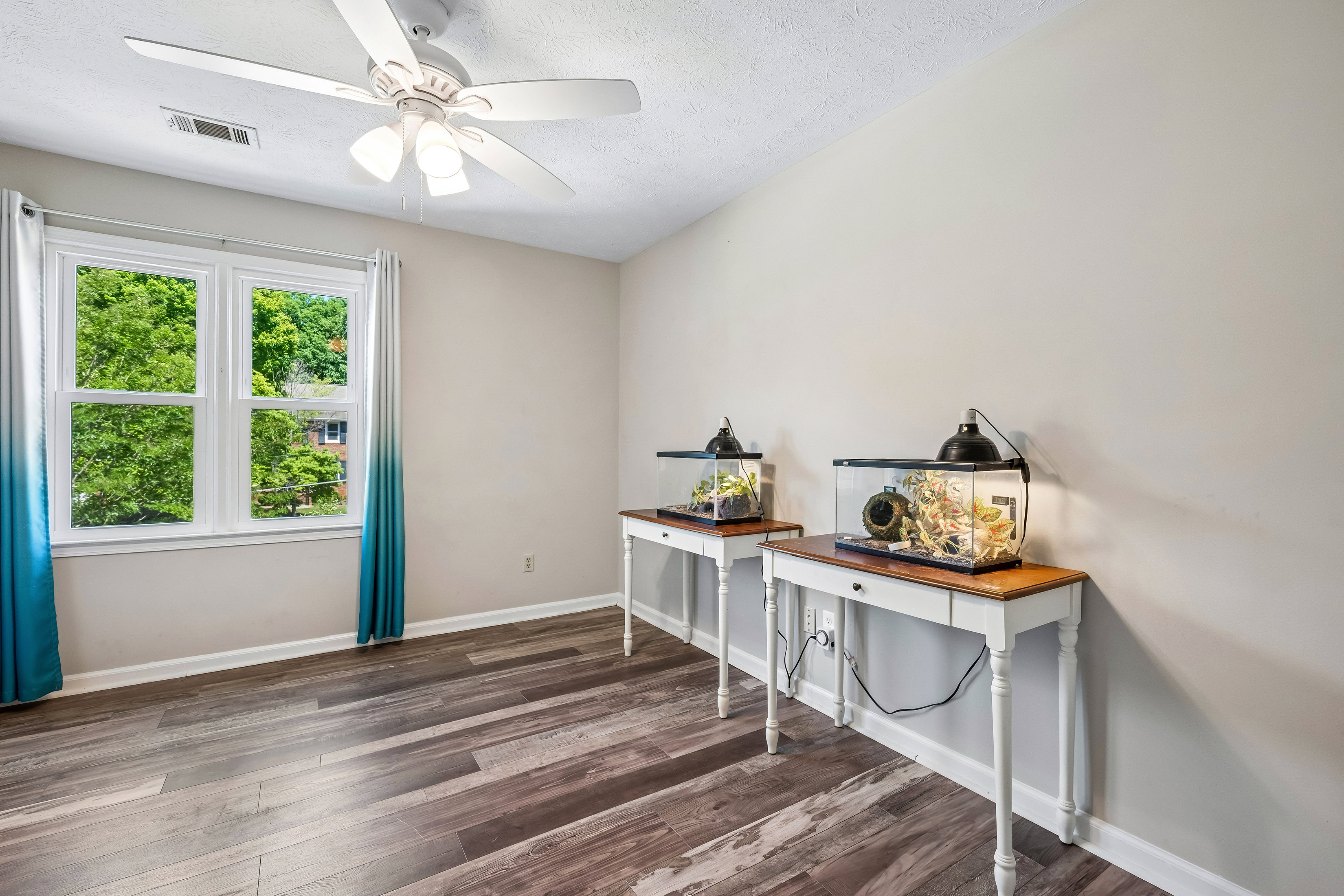  Charming Tudor-style Home Nestled in the Heart of Embry Hills - 物件實景