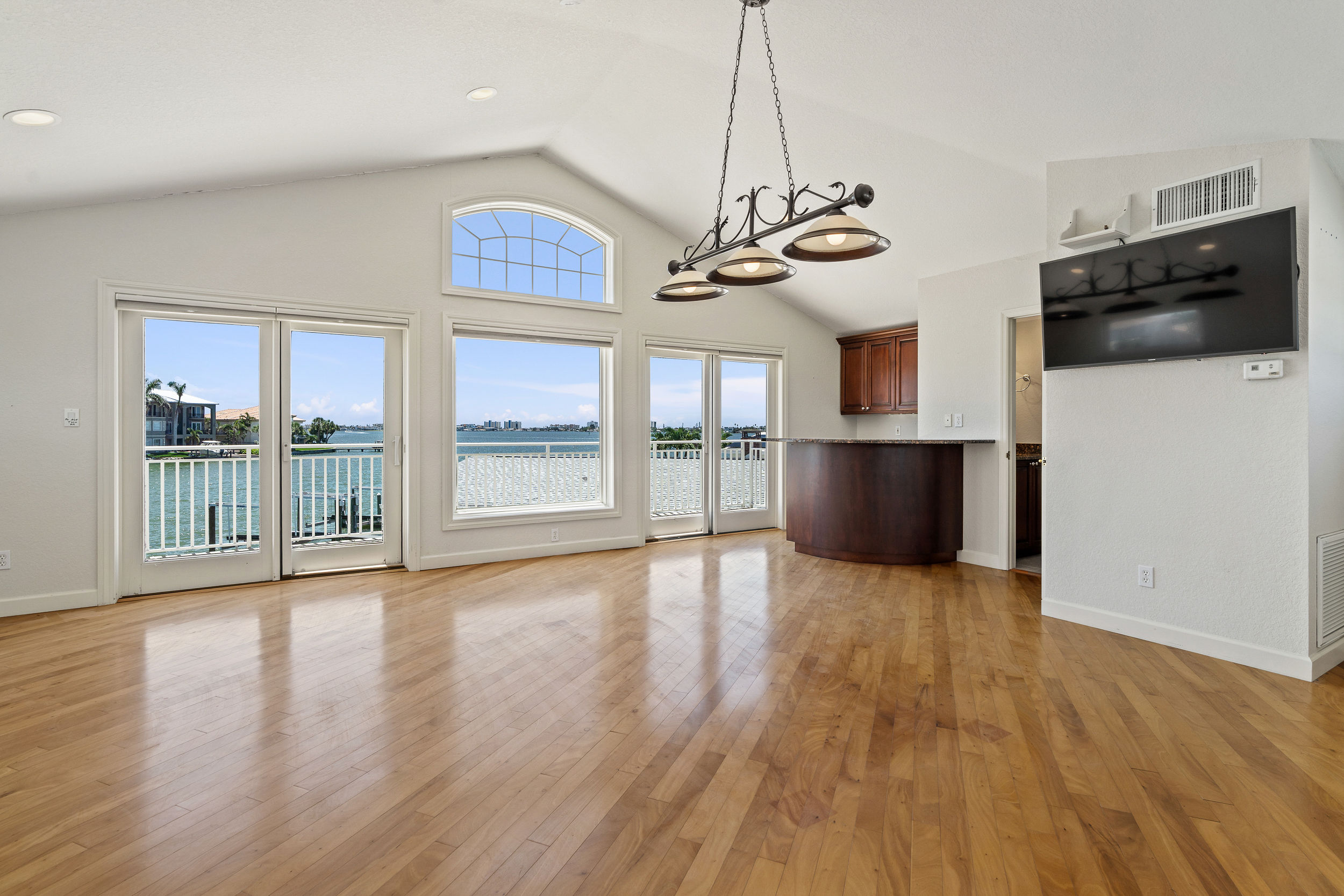 Seminole, Florida, 33772, United States, 3 Bedrooms Bedrooms, ,3 BathroomsBathrooms,Residential,For Sale,1900666
