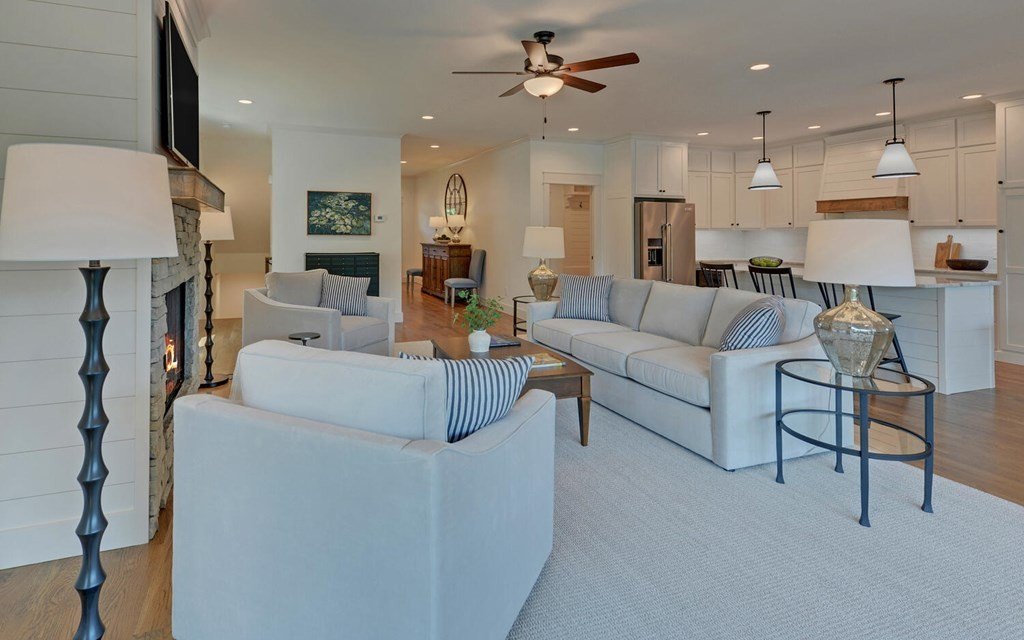 Hiawassee, Georgia, 30546, United States, 4 Bedrooms Bedrooms, ,5 BathroomsBathrooms,Residential,For Sale,1978790