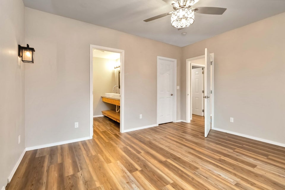 Dunnville, Kentucky, 42528, United States, 6 Bedrooms Bedrooms, ,5 BathroomsBathrooms,Residential,For Sale,1998018