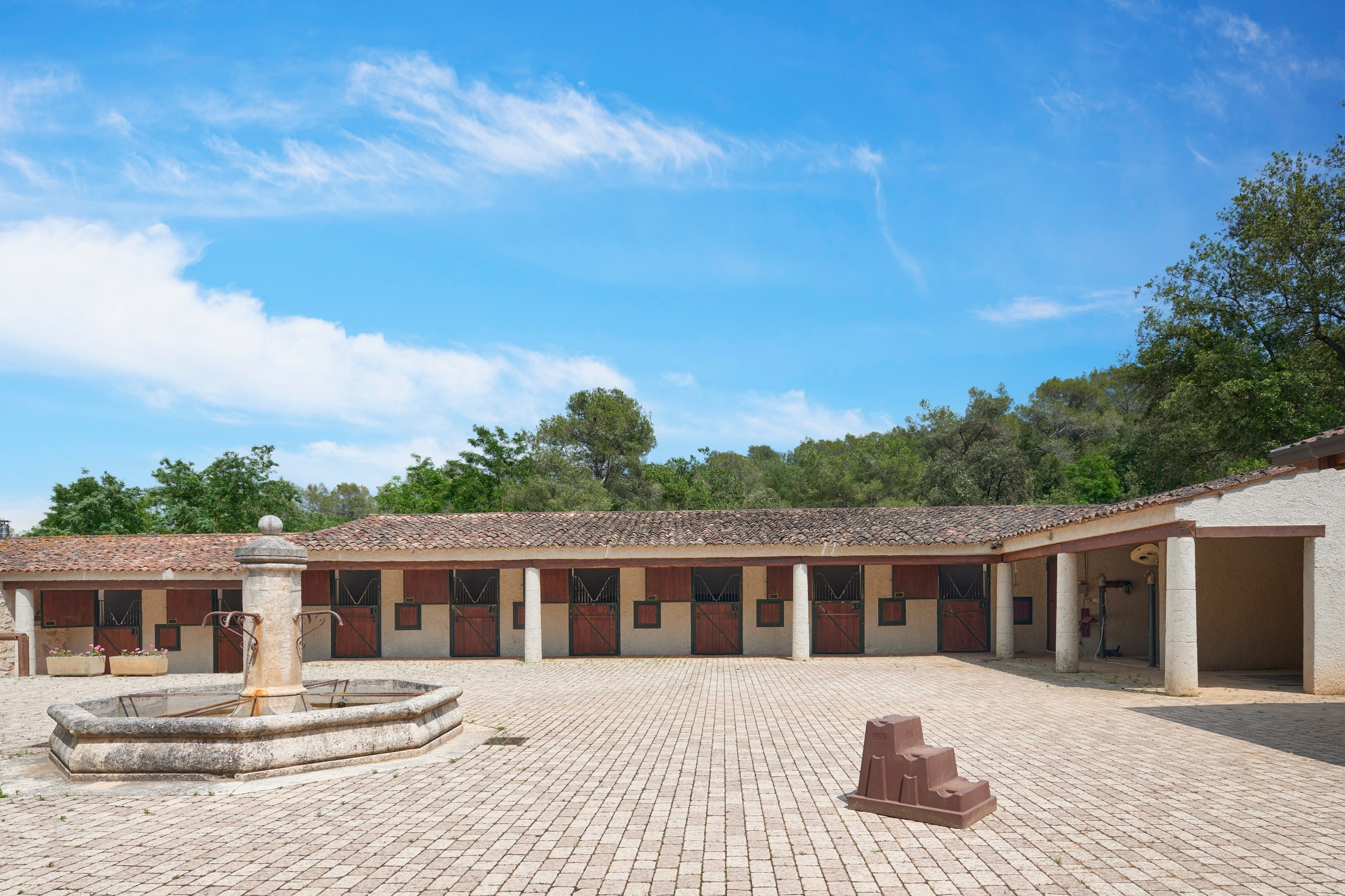  Roquefort-les-Pins equestrian estate 24 hectares 700 sqm villa near Cannes Mona… - 物件實景