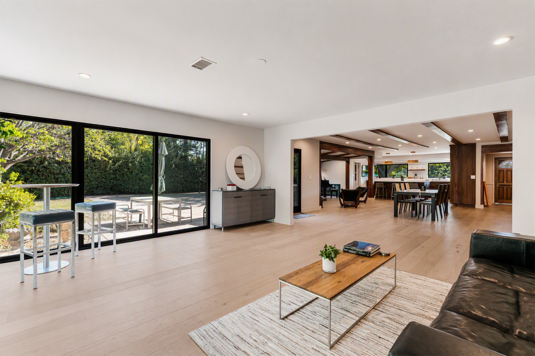  5950 Winnetka Avenue - 物件實景
