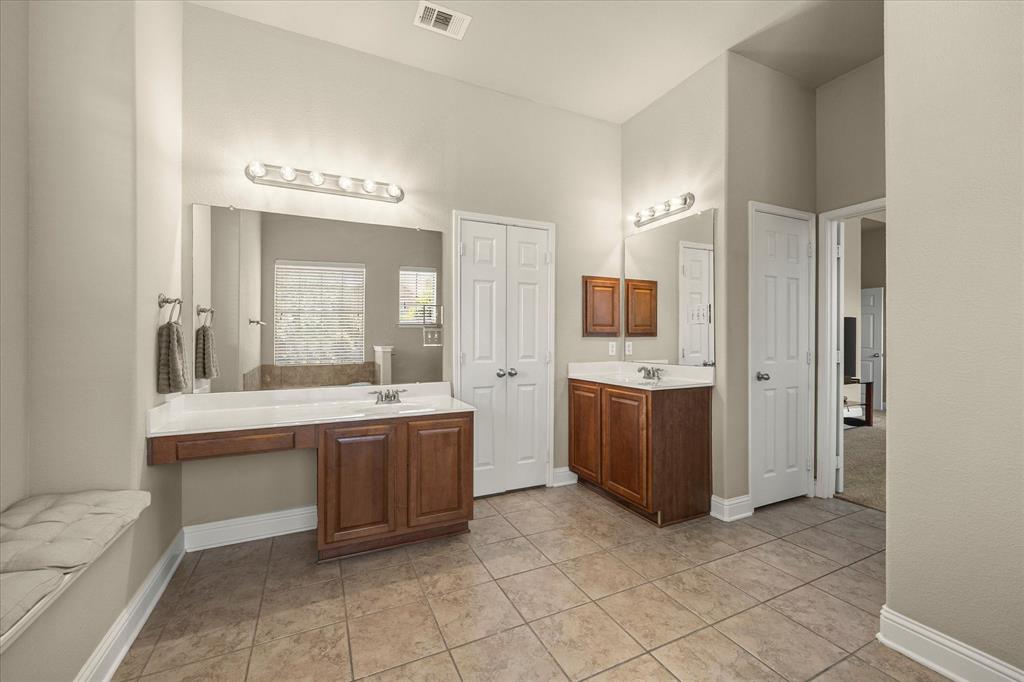 Rockwall, Texas, 75087, United States, 5 Bedrooms Bedrooms, ,5 BathroomsBathrooms,Residential,For Sale,1877304