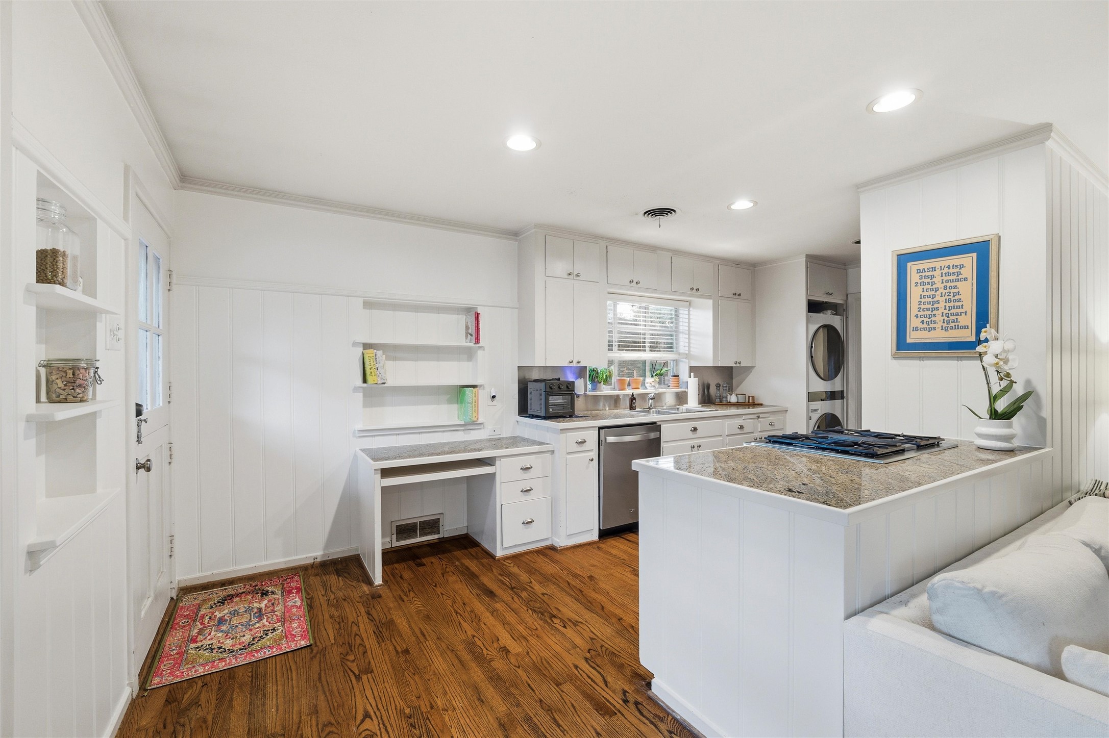 Dallas, Texas, 75214, United States, 3 Bedrooms Bedrooms, ,2 BathroomsBathrooms,Residential,For Sale,1989303