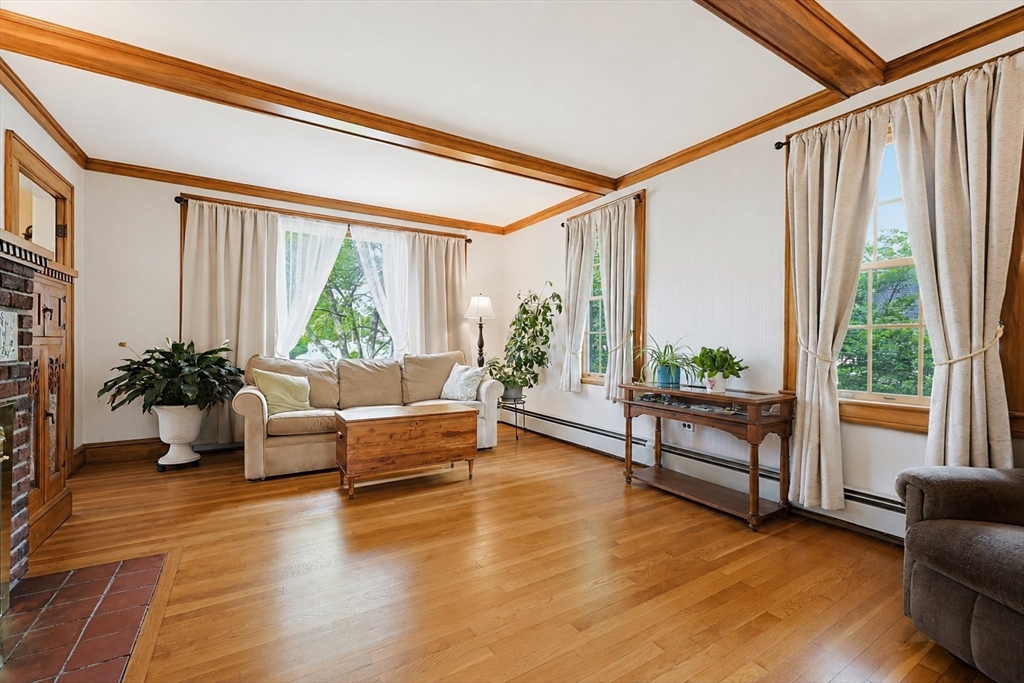 Norwood, Massachusetts, 02062, United States, 4 Bedrooms Bedrooms, ,2 BathroomsBathrooms,Residential,For Sale,2048084