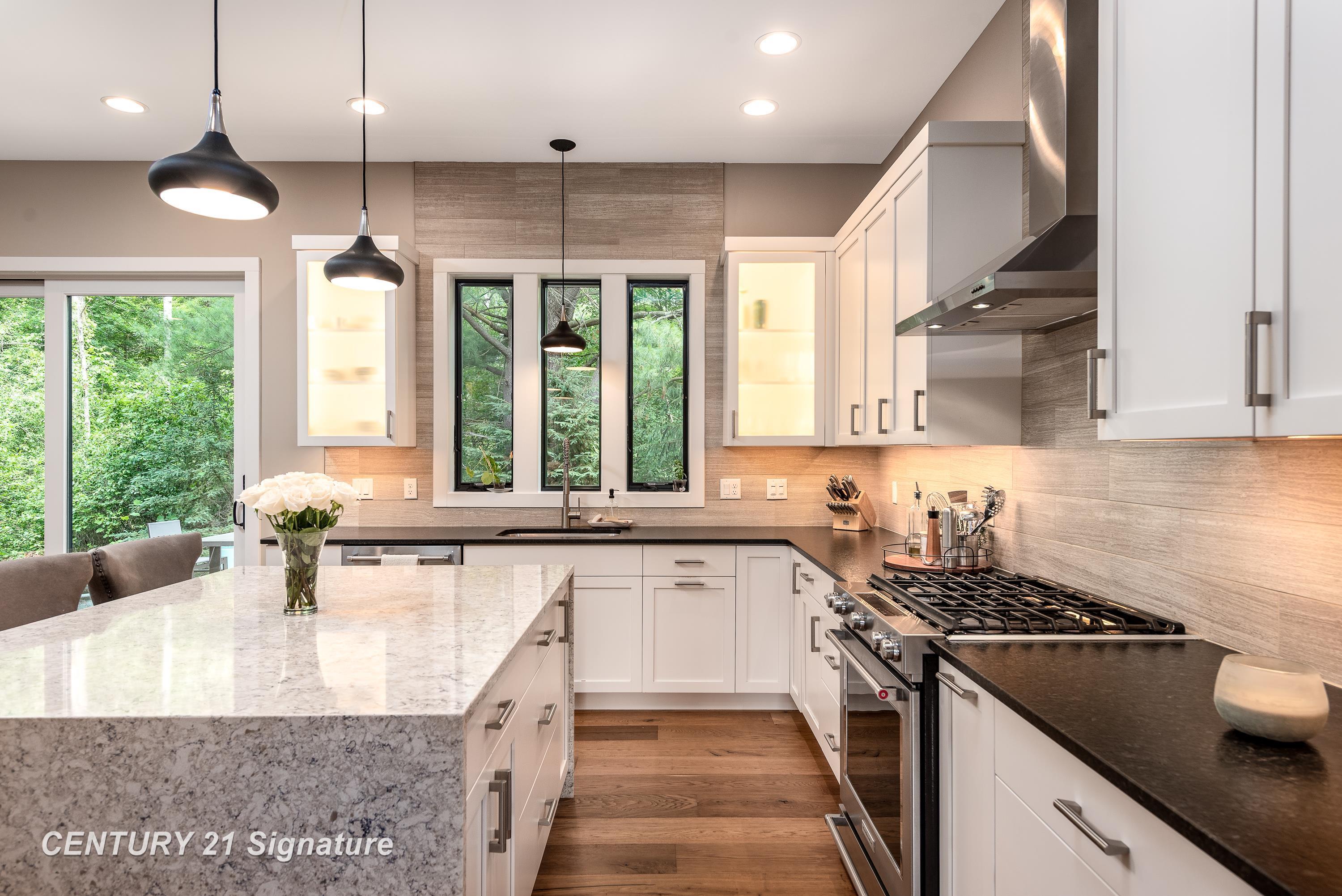 Midland, Michigan, 48642, United States, 4 Bedrooms Bedrooms, ,5 BathroomsBathrooms,Residential,For Sale,1975618