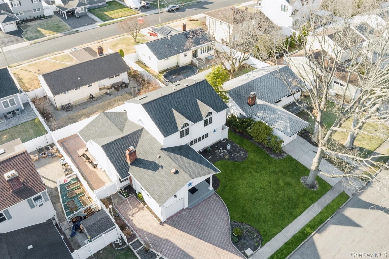 Massapequa Park, New York, 11762, United States, 3 Bedrooms Bedrooms, ,4 BathroomsBathrooms,Residential,For Sale,1941074