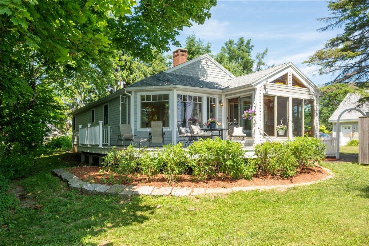 Harbor Ln, Rockland, ME 04841