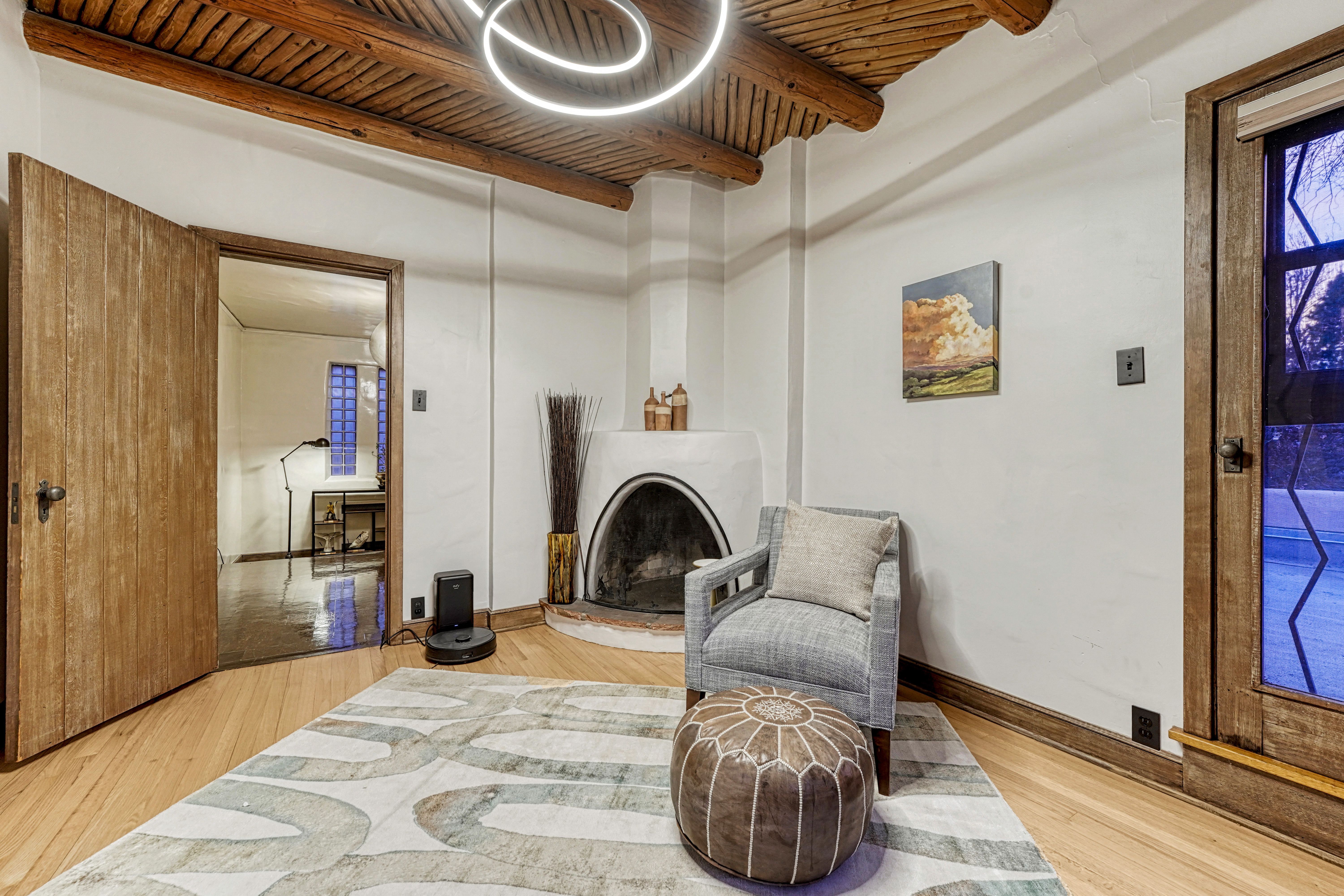  Introducing the Harold Florman House, a Rare and Authentic 1939 Pueblo Revival - 物件實景