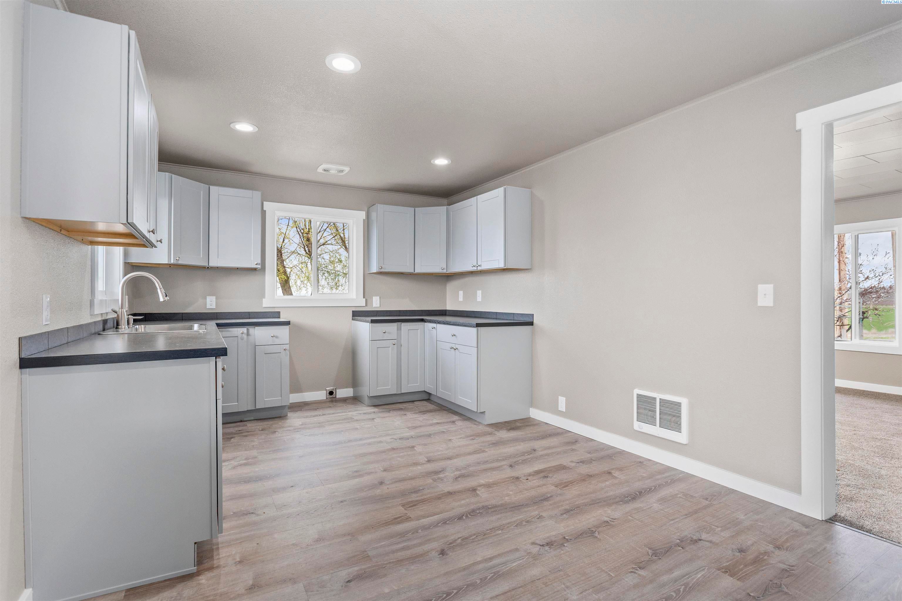 Prosser, Washington, 99350, United States, ,Residential,For Sale,1979081