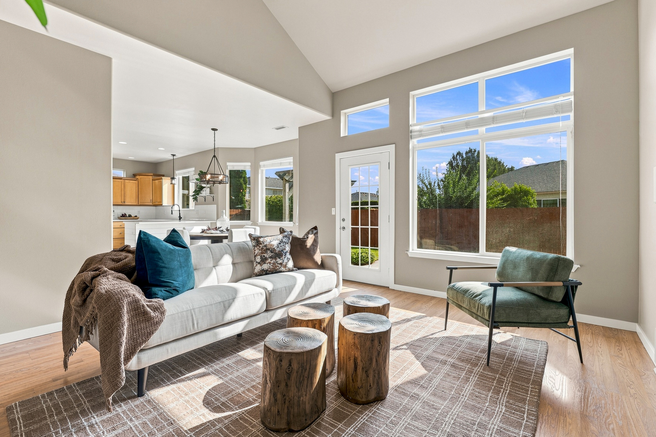  Light-Filled Richland Home - 物件實景