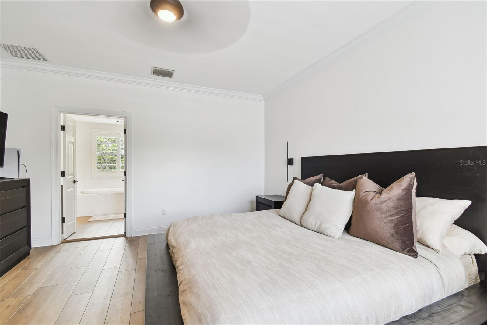 Tampa, Florida, 33602, United States, 4 Bedrooms Bedrooms, ,4 BathroomsBathrooms,Residential,For Sale,1976189