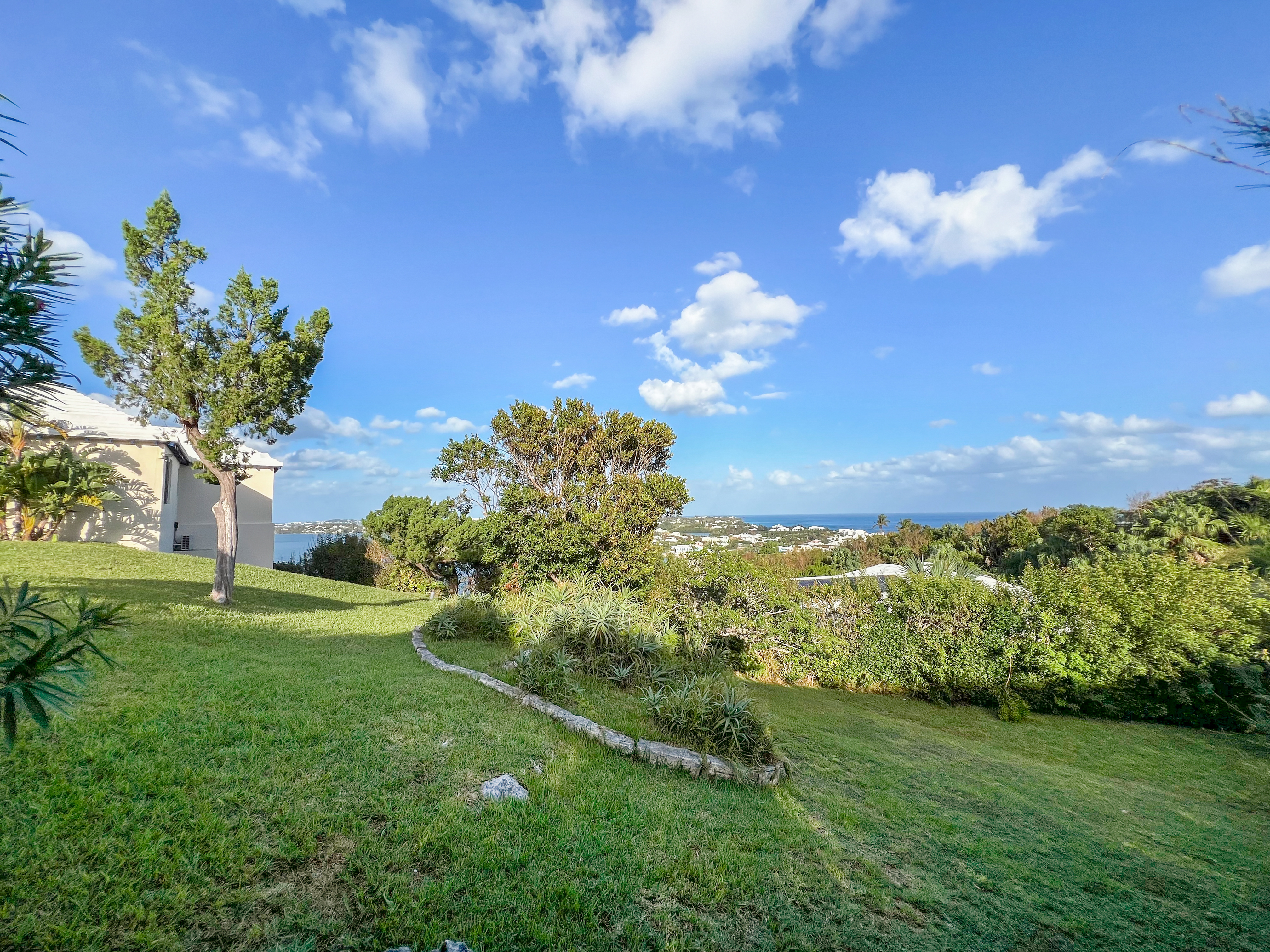 Smith's, BM, 3 Bedrooms Bedrooms, ,4 BathroomsBathrooms,Residential,For Sale,1998432