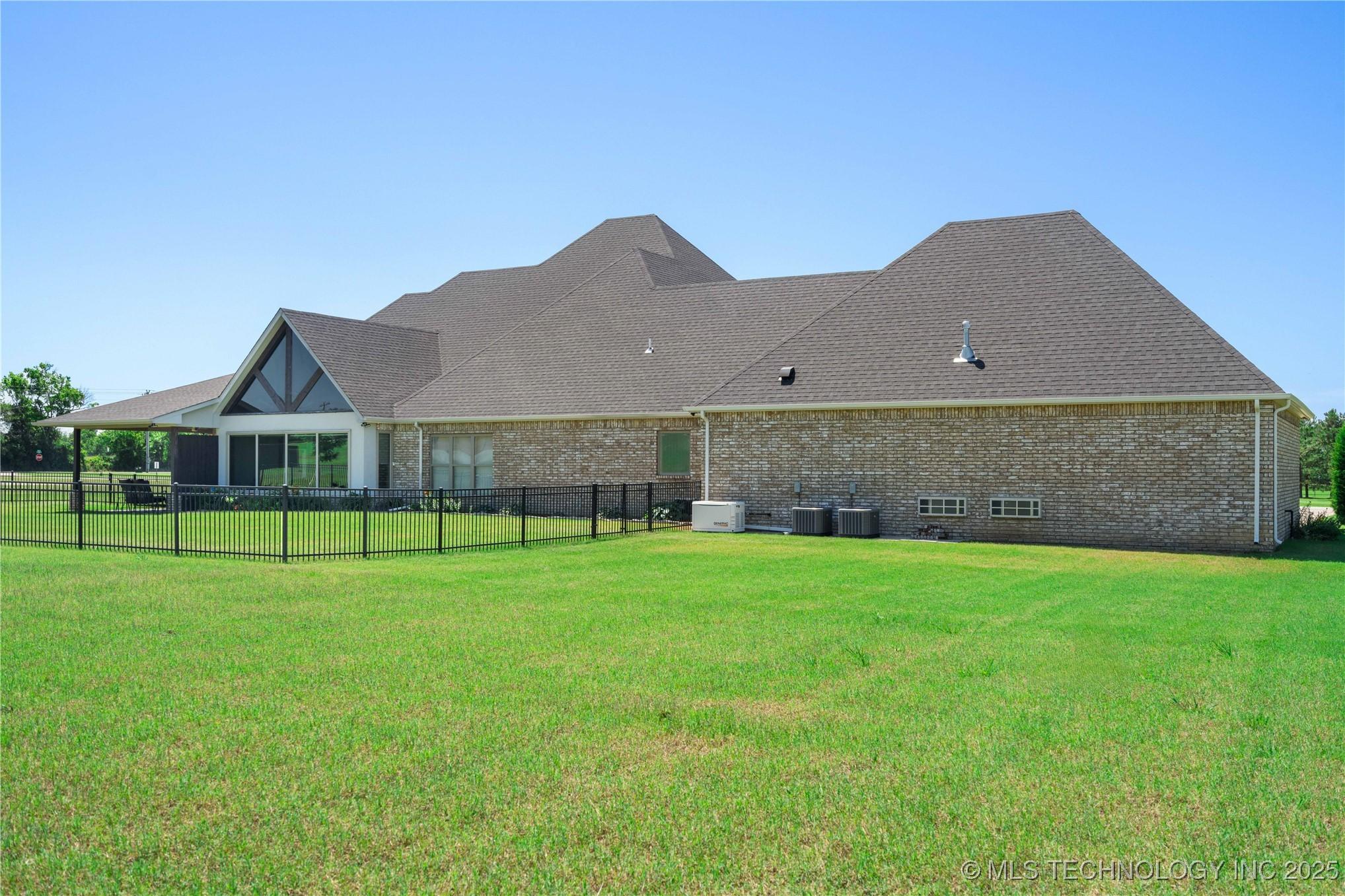 Fort Gibson, Oklahoma, 74434, United States, 4 Bedrooms Bedrooms, ,4 BathroomsBathrooms,Residential,For Sale,2005878