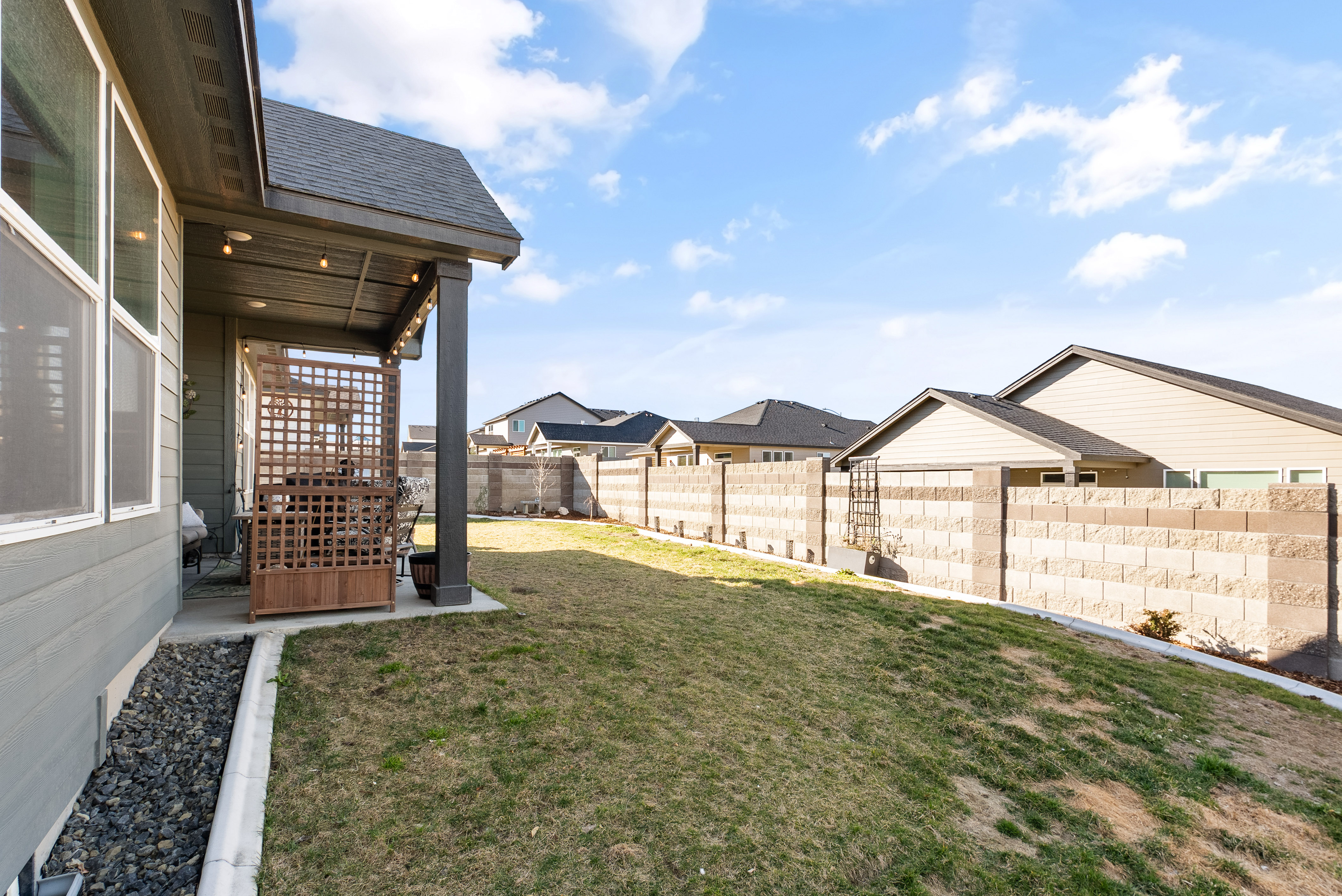  2024 West Richland Gem + RV Parking - 物件實景