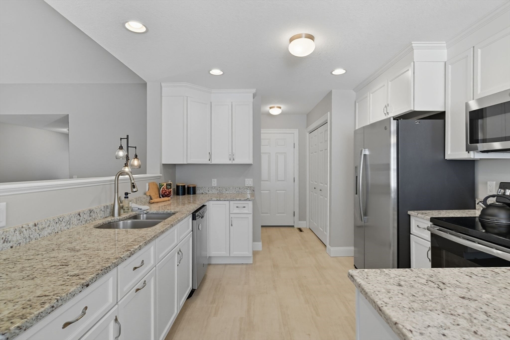 Wilbraham, Massachusetts, 01095, United States, 2 Bedrooms Bedrooms, ,2 BathroomsBathrooms,Residential,For Sale,1960738