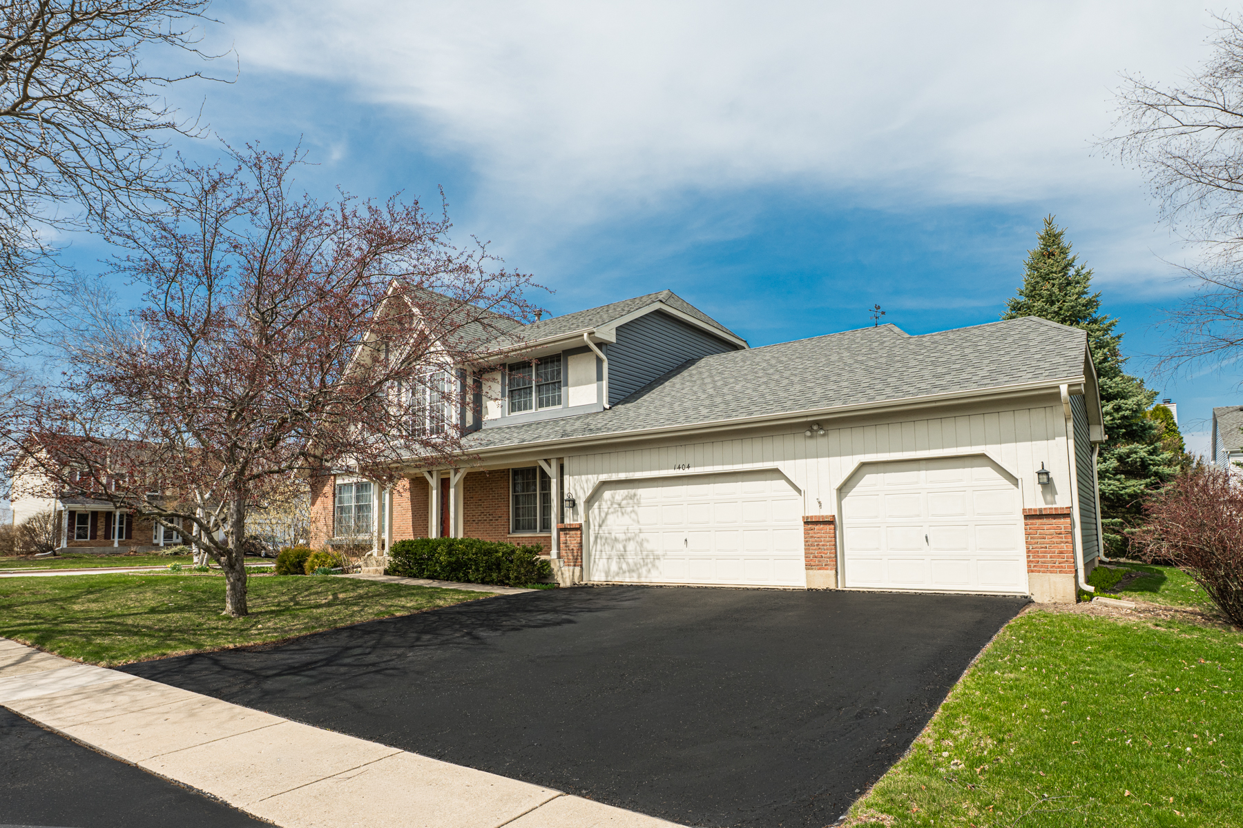  Beautifully Maintained Storybook Home - 物件實景