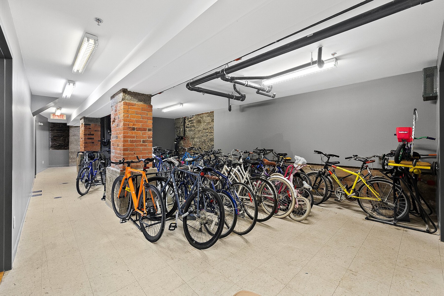  Two-Level Loft  La Machinerie - 物件實景