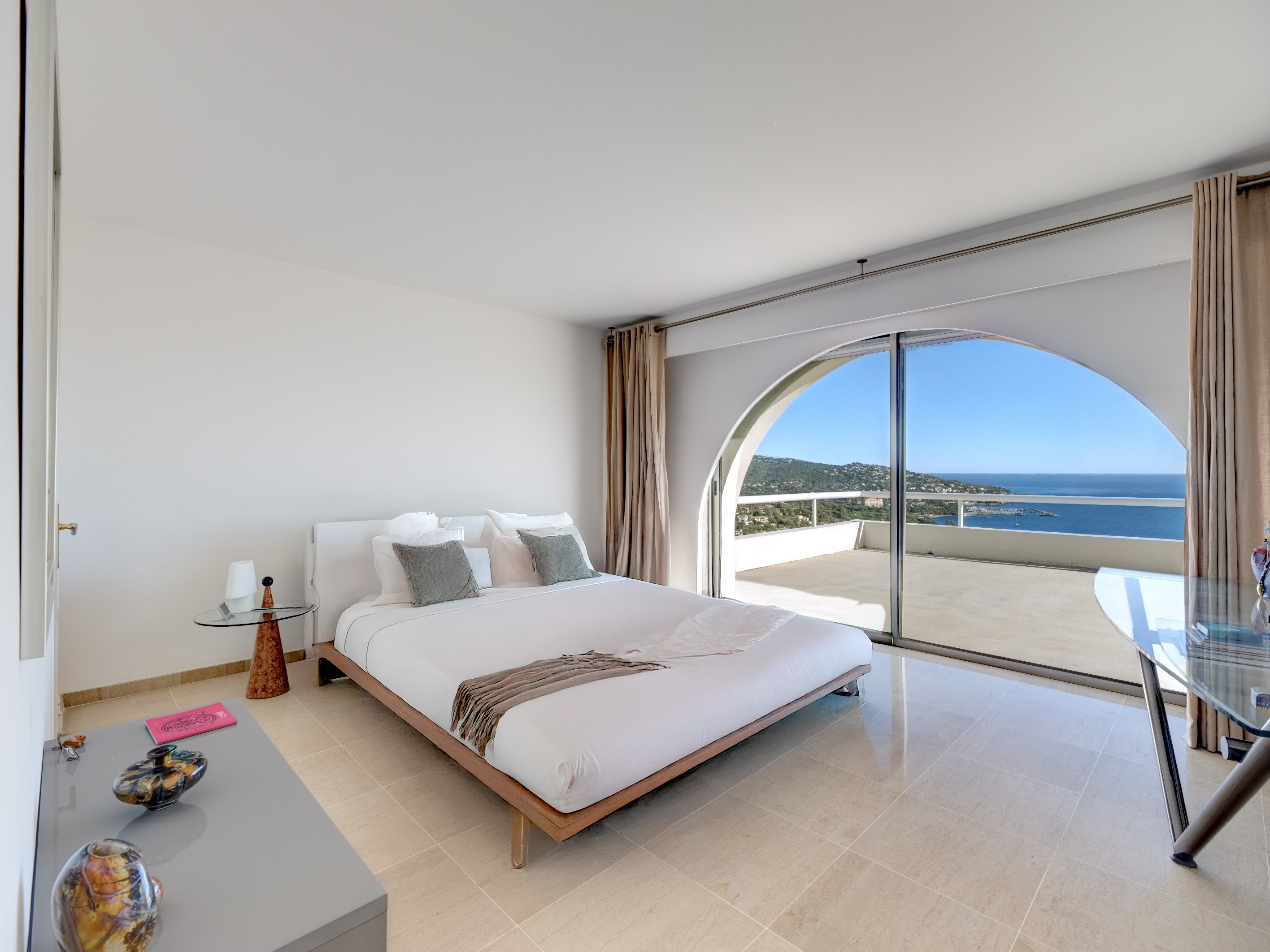  Contemporary villa with panoramic sea view for sale in Sainte-Maxime - 物件實景