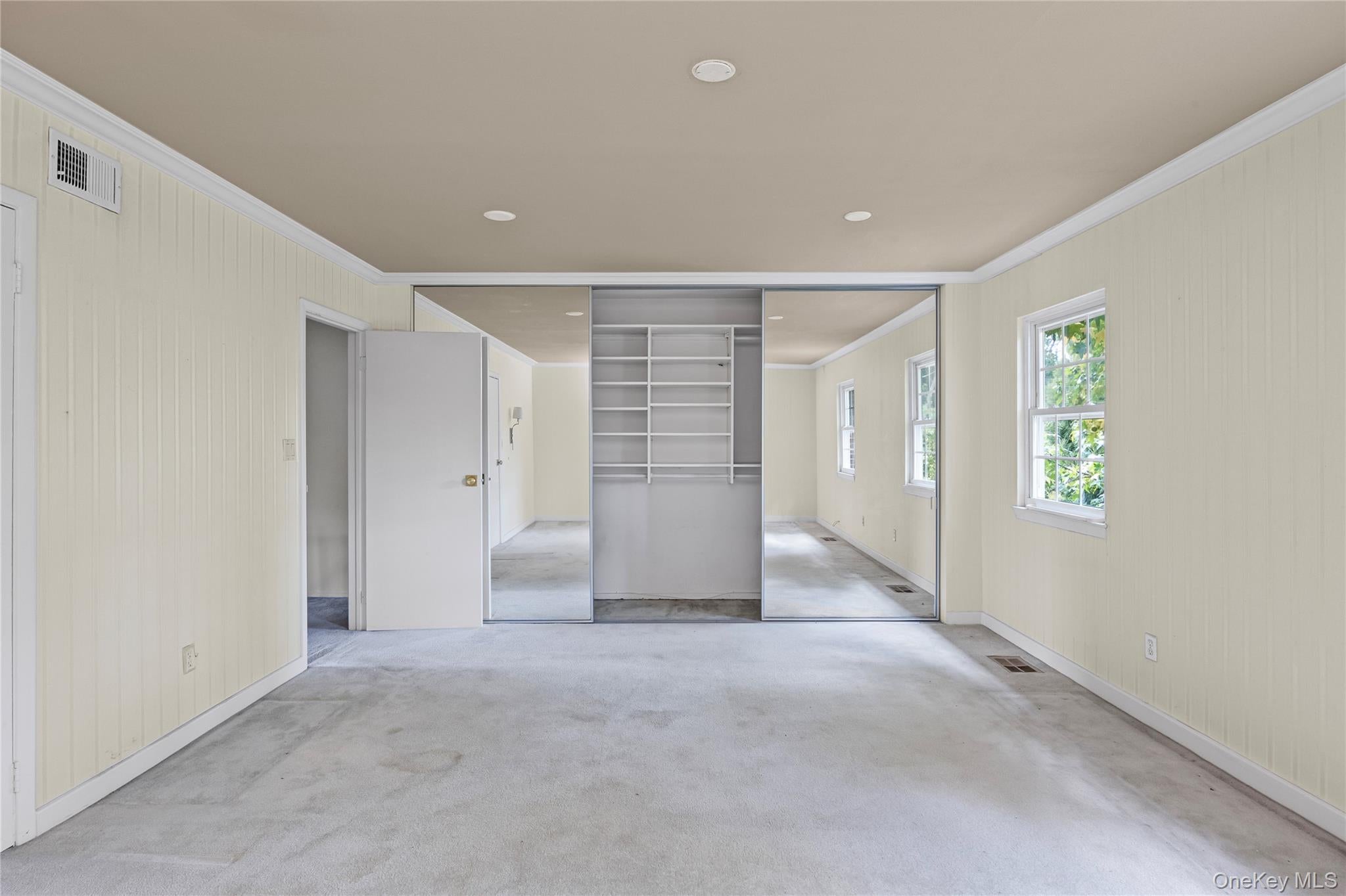 Huntington Station, New York, 11746, United States, 2 Bedrooms Bedrooms, ,2 BathroomsBathrooms,Residential,For Sale,1981328