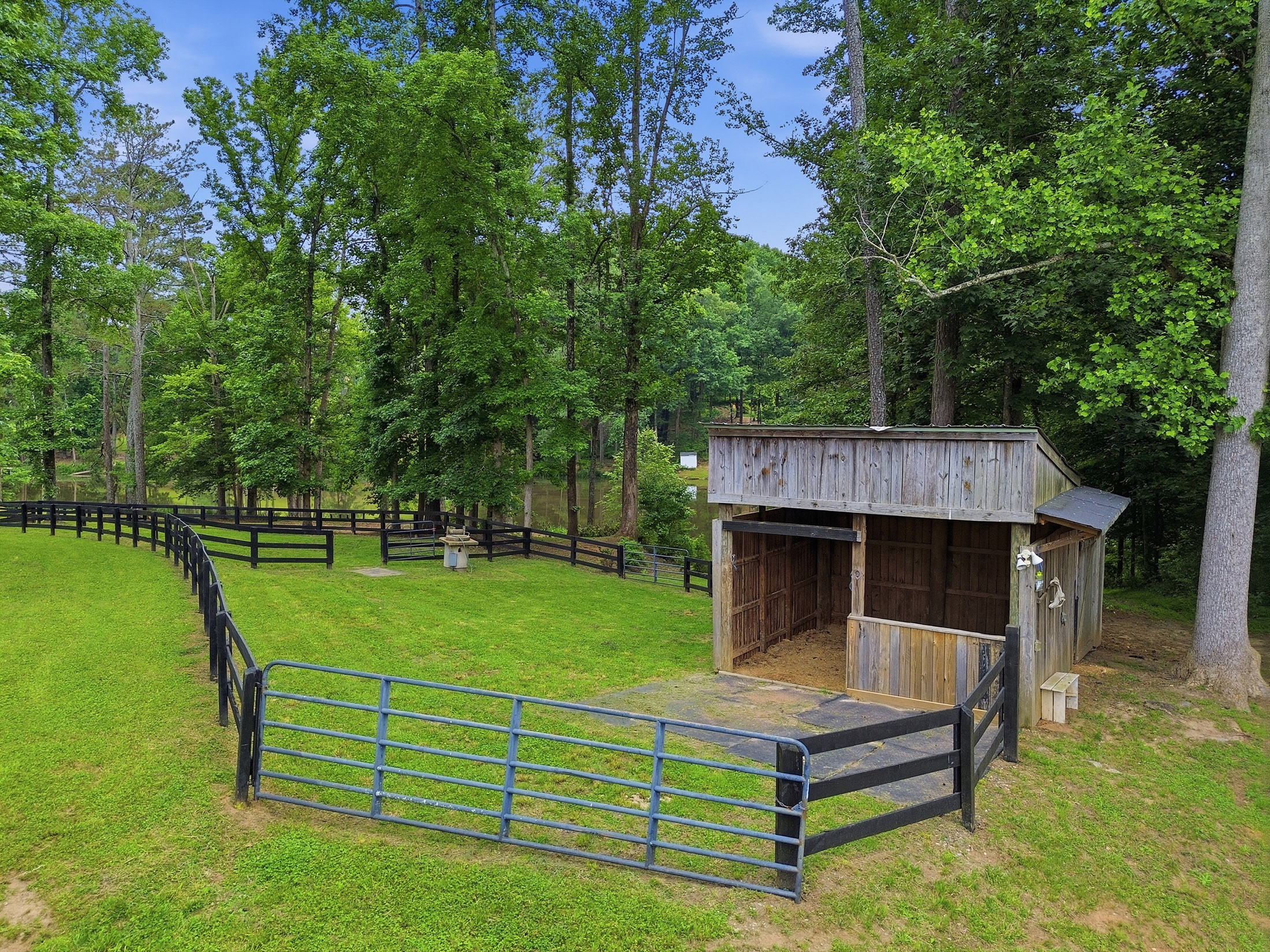  Exceptional Brick Ranch on 5+/- Picturesque Acres - 物件實景