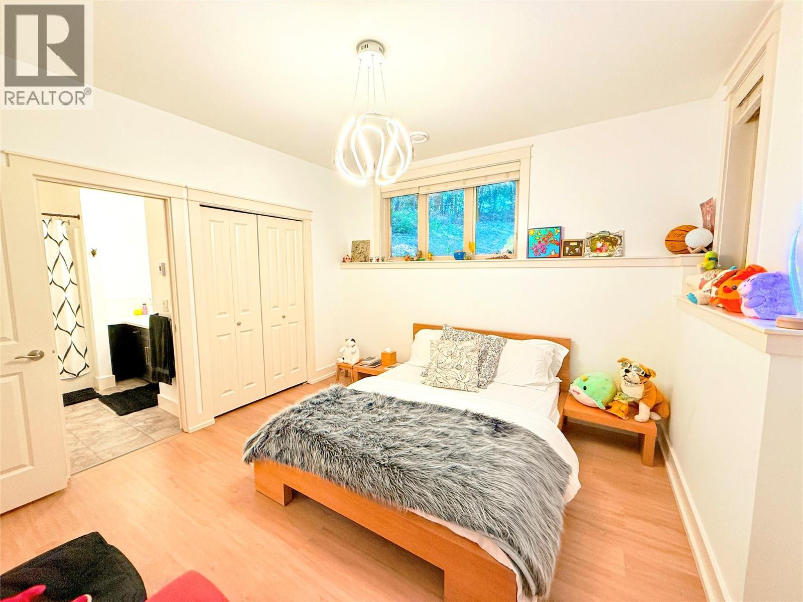 VERNON, British Columbia, V1H 1Y5, CA, 4 Bedrooms Bedrooms, ,2 BathroomsBathrooms,Residential,For Sale,1948063