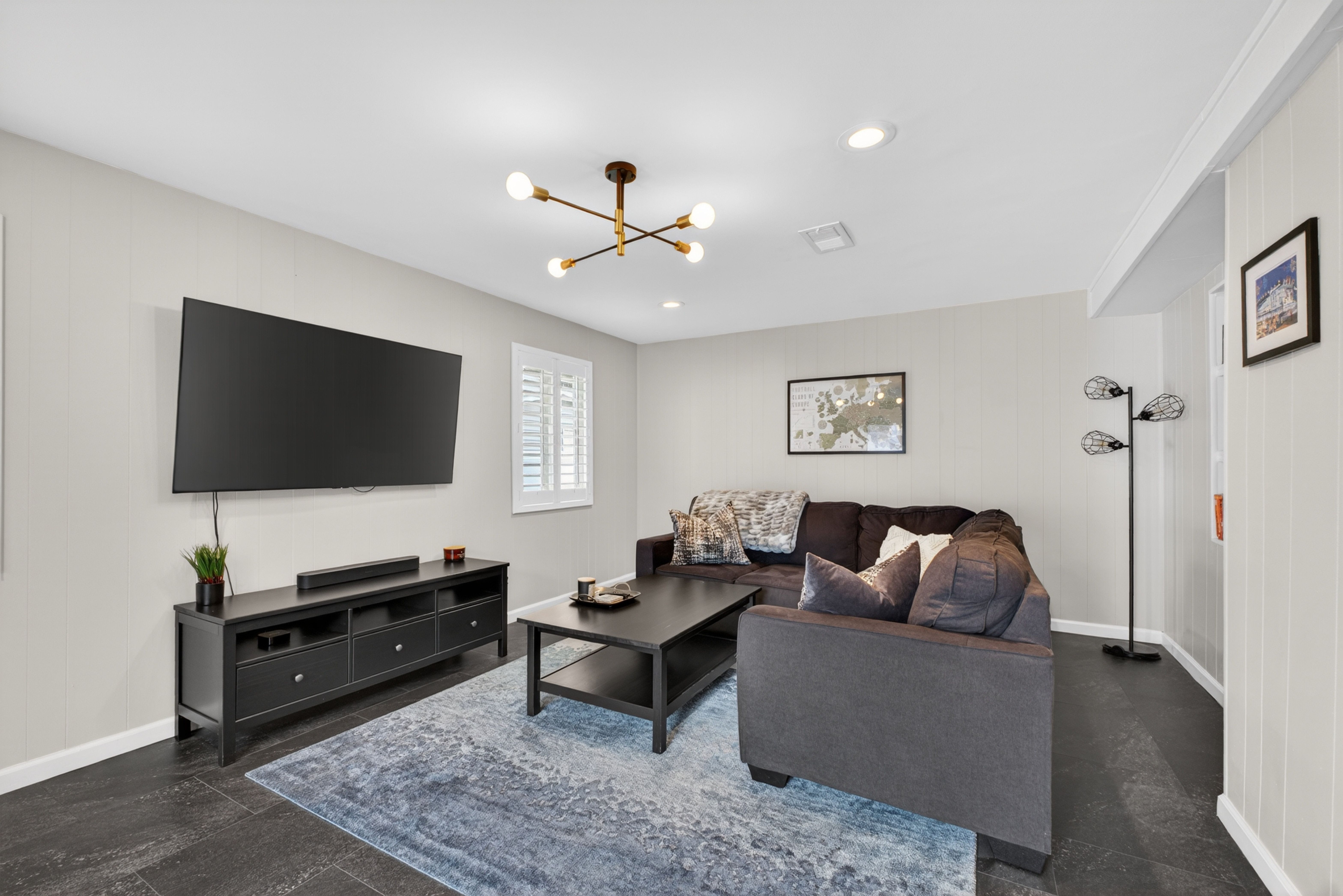  Charming Bright Ranch on a Tranquil Cul-de-Sac with Spacious Living Spaces - 物件實景