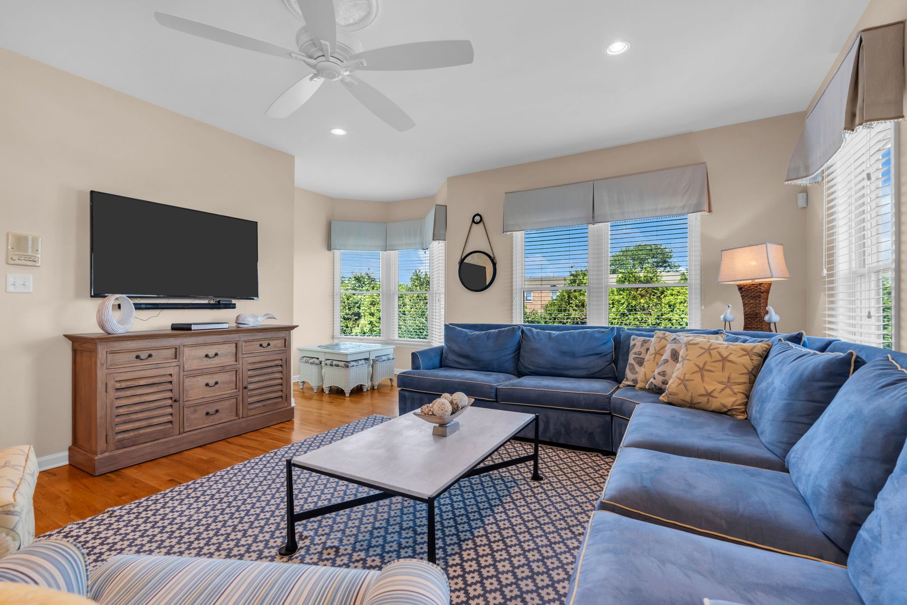  Rare End-Unit Coastal Townhome - 物件實景